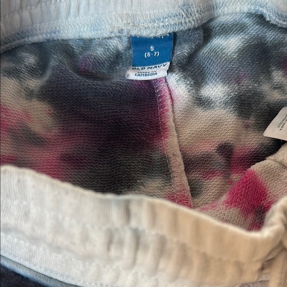 Old Navy Tie Dye Shorts with Elastic Waistband Size 6-7 - Picture 2 of 6